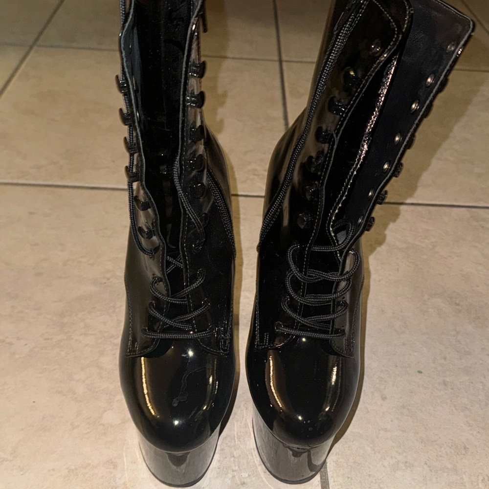 NEVER WORN PLEASER